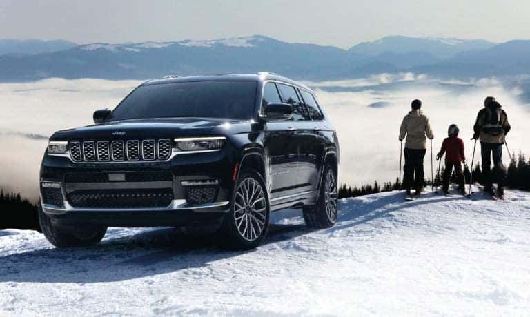 2023Jeep-GrandCherokeeL-ExteriorSnowSkiHill