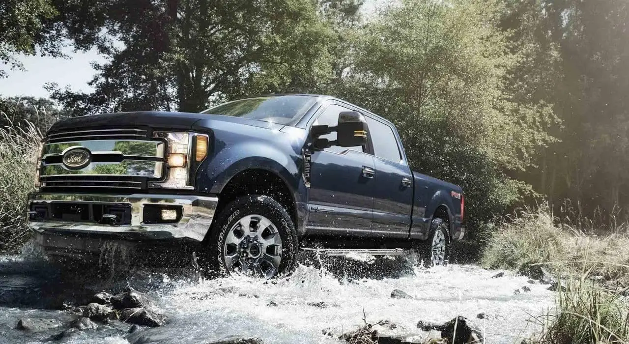 2019 Ford Super Duty Lariat Crew Cab off-road