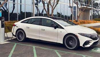 Mercedes-Benz All-Electric Charging en funcionamiento.