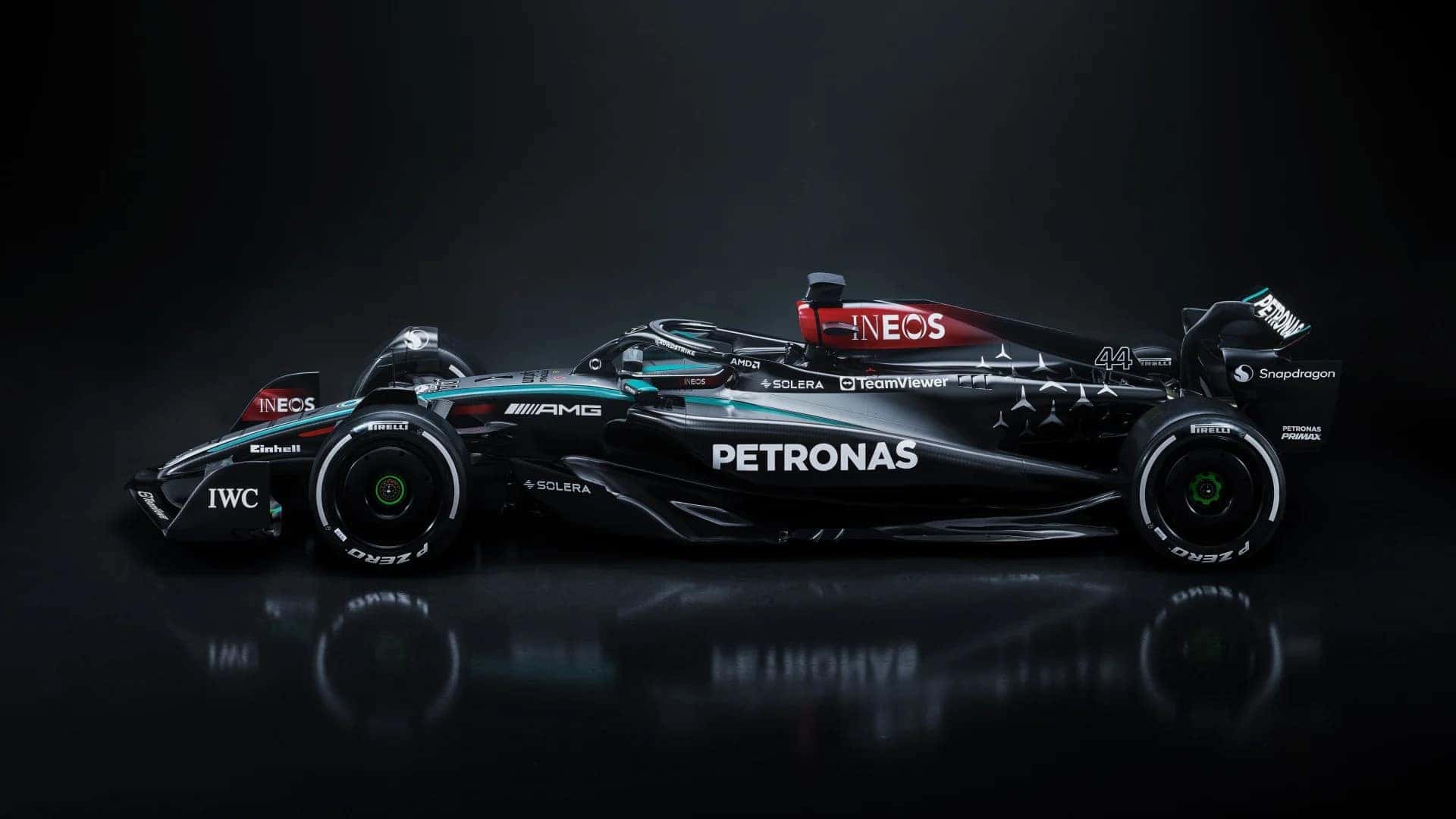 Mercedes-AMG F1 Petronas Side View [mercedesamgf1.com]