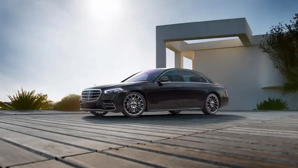 Exterior de un Mercedes-Benz Clase S 2025 en Los Ángeles