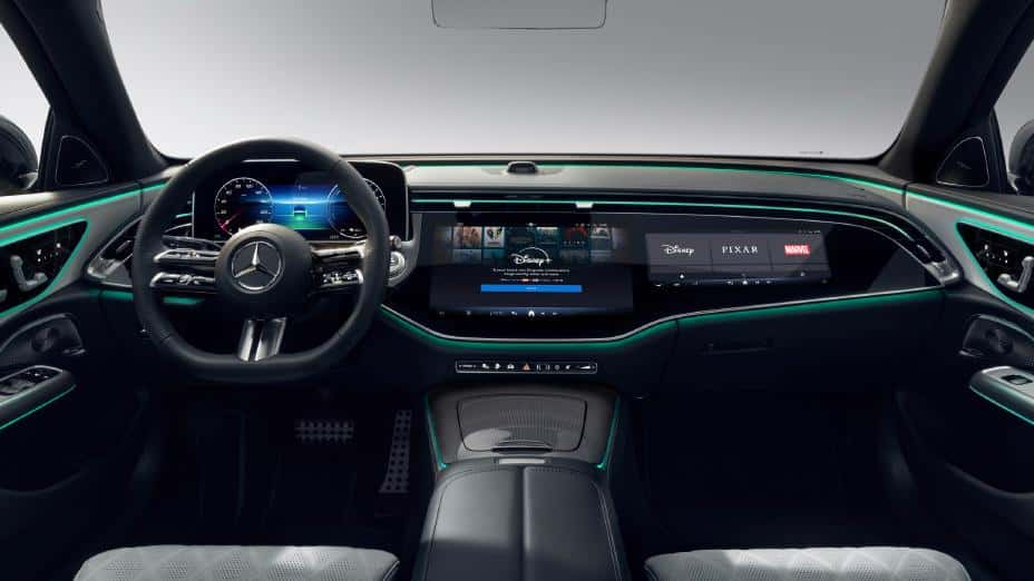 Mercedes-Benz y Disney-Plus