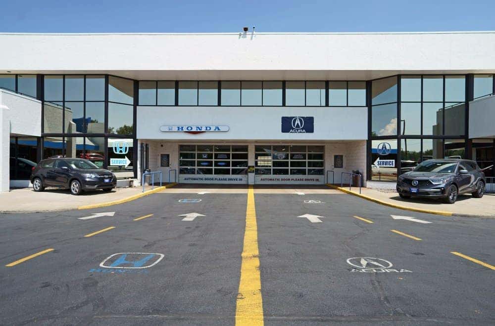 Fisher Acura oil change service bay