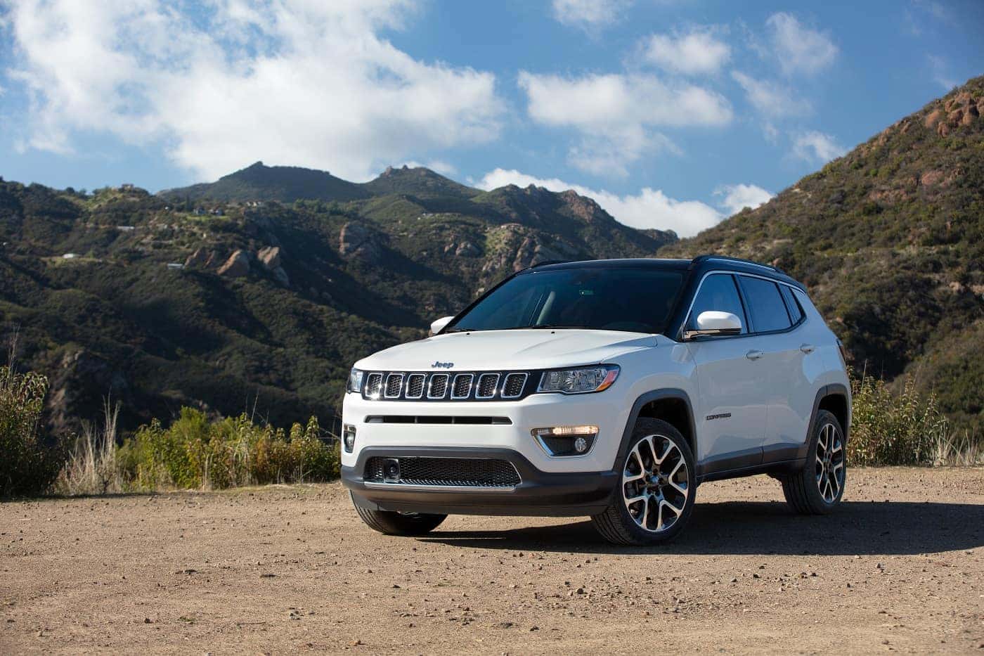 What are the performance specs of the 2022 Jeep® Compass?