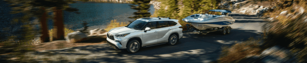 Toyota Highlander hauling a Boat