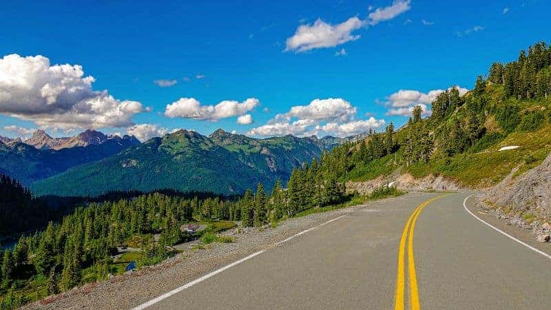 Scenic mountain highway in Washington state — summer road trip near Yakima