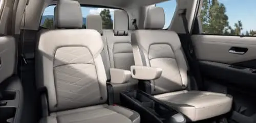 2022 Nissan Pathfinder Interior Features & Dimensions | Seating, Cargo ...