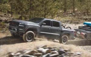 A 2022 Nissan Frontier showcasing its towing capacity
