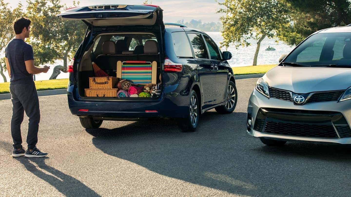 2018 Toyota Sienna vs. 2018 Honda Odyssey | Indianapolis Minivans