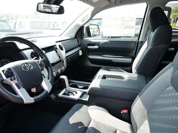 Convenience features in the new 2019 Toyota Tundra
