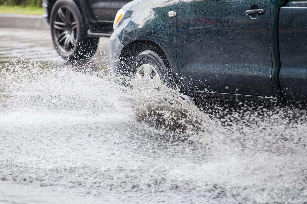 What to do if your car hydroplanes while you're driving in the rain ...