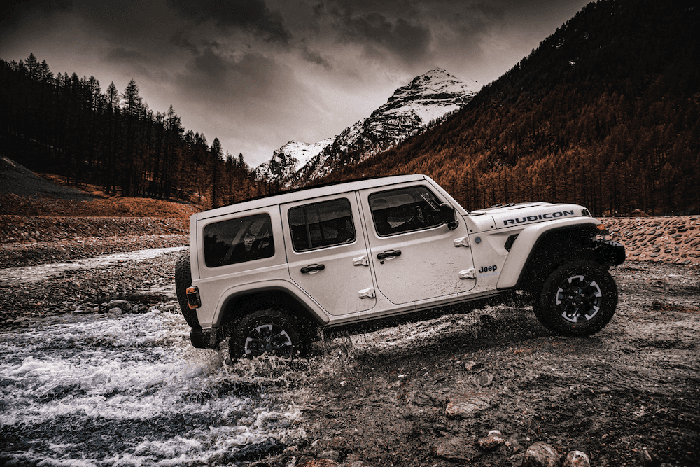 Jeep Wrangler Rubicon off-road driving and water fording