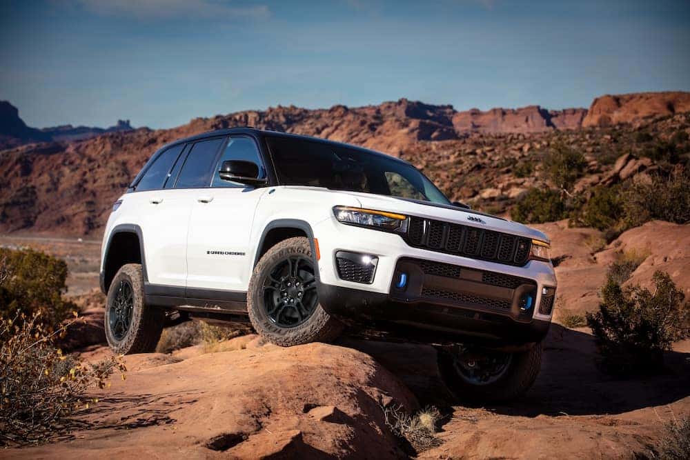 Jeep Grand Cherokee 4xe off-road driving