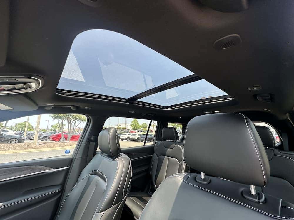 Which Jeep Grand Cherokee Has a Sunroof? Full Guide